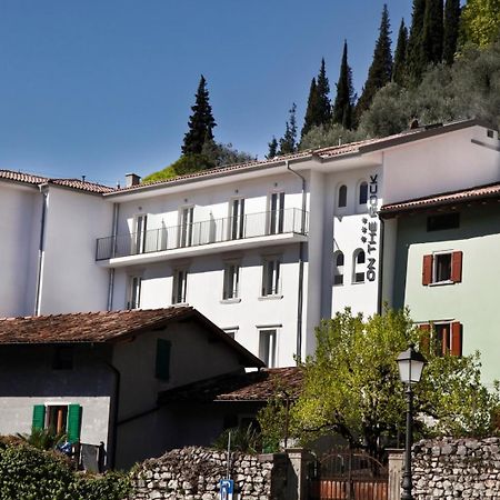 On The Rock Hotel Arco Bagian luar foto