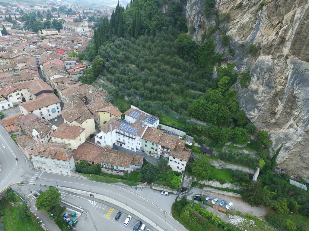 On The Rock Hotel Arco Bagian luar foto