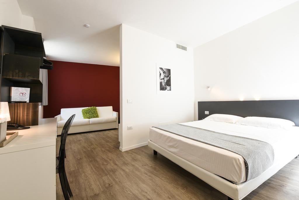 On The Rock Hotel Arco Bagian luar foto